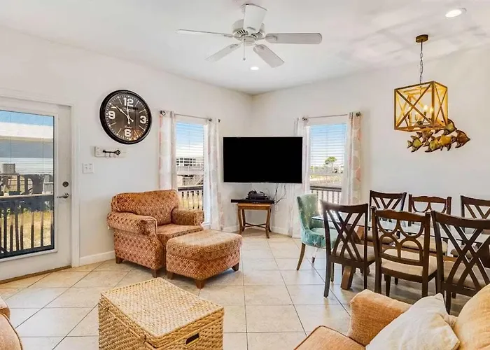 Family Friendly With Private Pool And Dock On The Bay