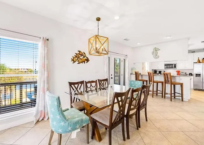 Holiday home Family Friendly With Private Pool And Dock On The Bay