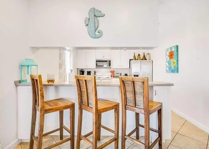 Family Friendly With Private Pool And Dock On The Bay