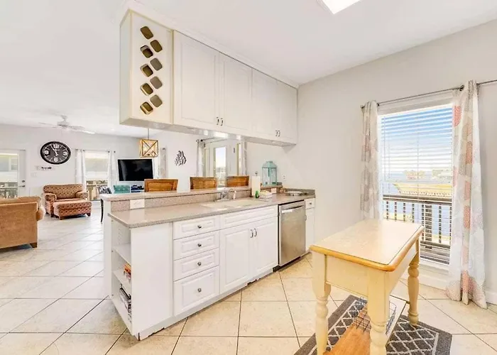 Family Friendly With Private Pool And Dock On The Bay * Gulf Shores