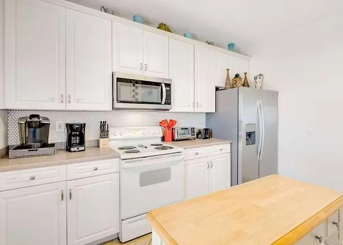 Family Friendly With Private Pool And Dock On The Bay Gulf Shores