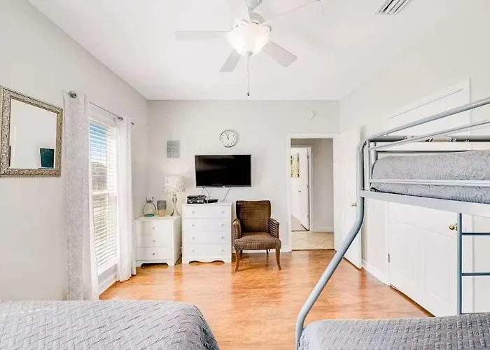 Family Friendly With Private Pool And Dock On The Bay *